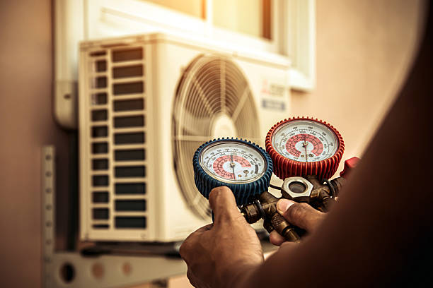 Professional Hvac technician working in Arverne, NY